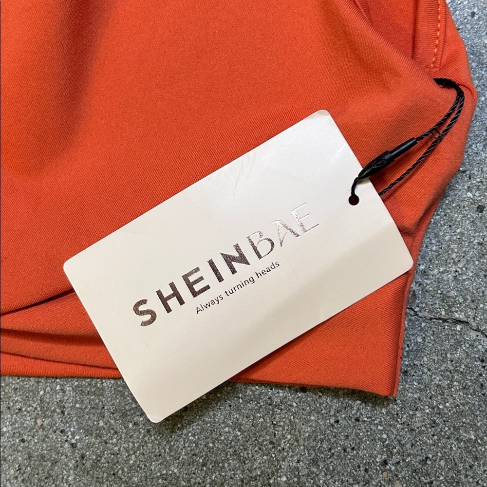 SHEIN Vibrant Orange Athletic Crop Top - Picture 2 of 6